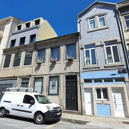 Downtown With Parking Next To Subway Apartment *