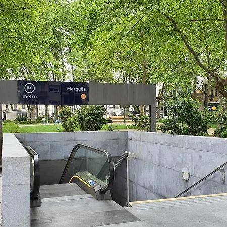 Apartment Downtown With Parking Next To Subway *